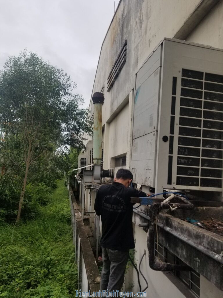 Sua-may-lanh-duong-Nguyen-Huu-Canh