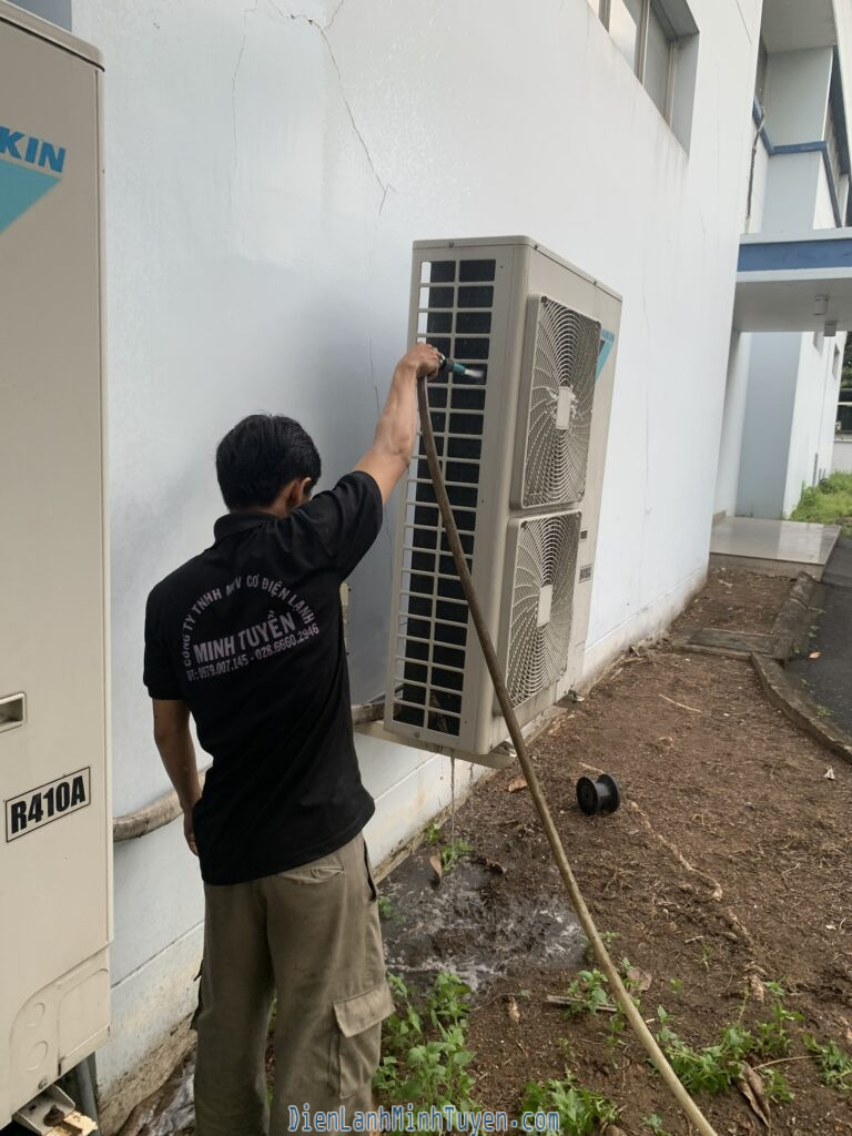 ve-sinh-may-lanh-duong-Truong-Sa