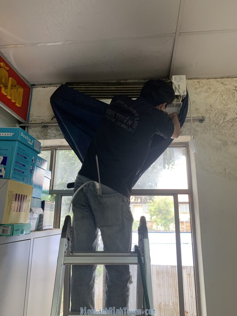 ve-sinh-may-lanh-duong-Nguyen-Oanh