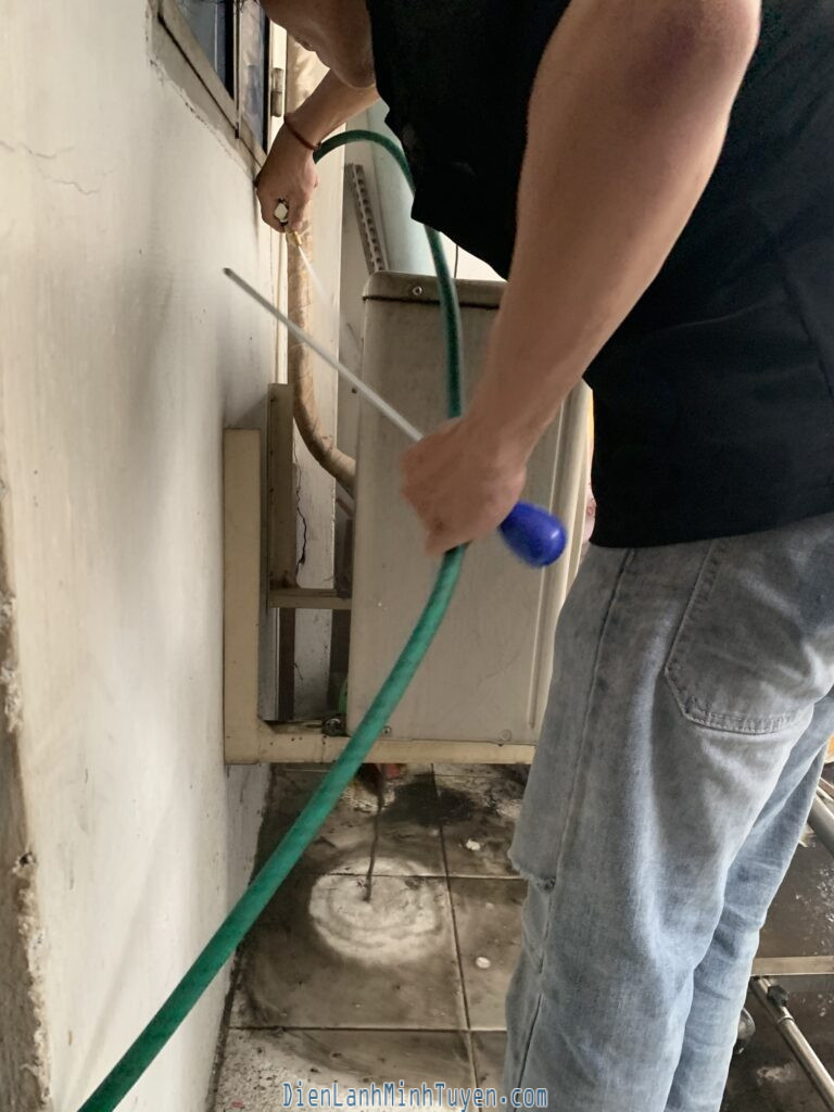 ve-sinh-may-lanh-duong-Pham-Ngu-Lao