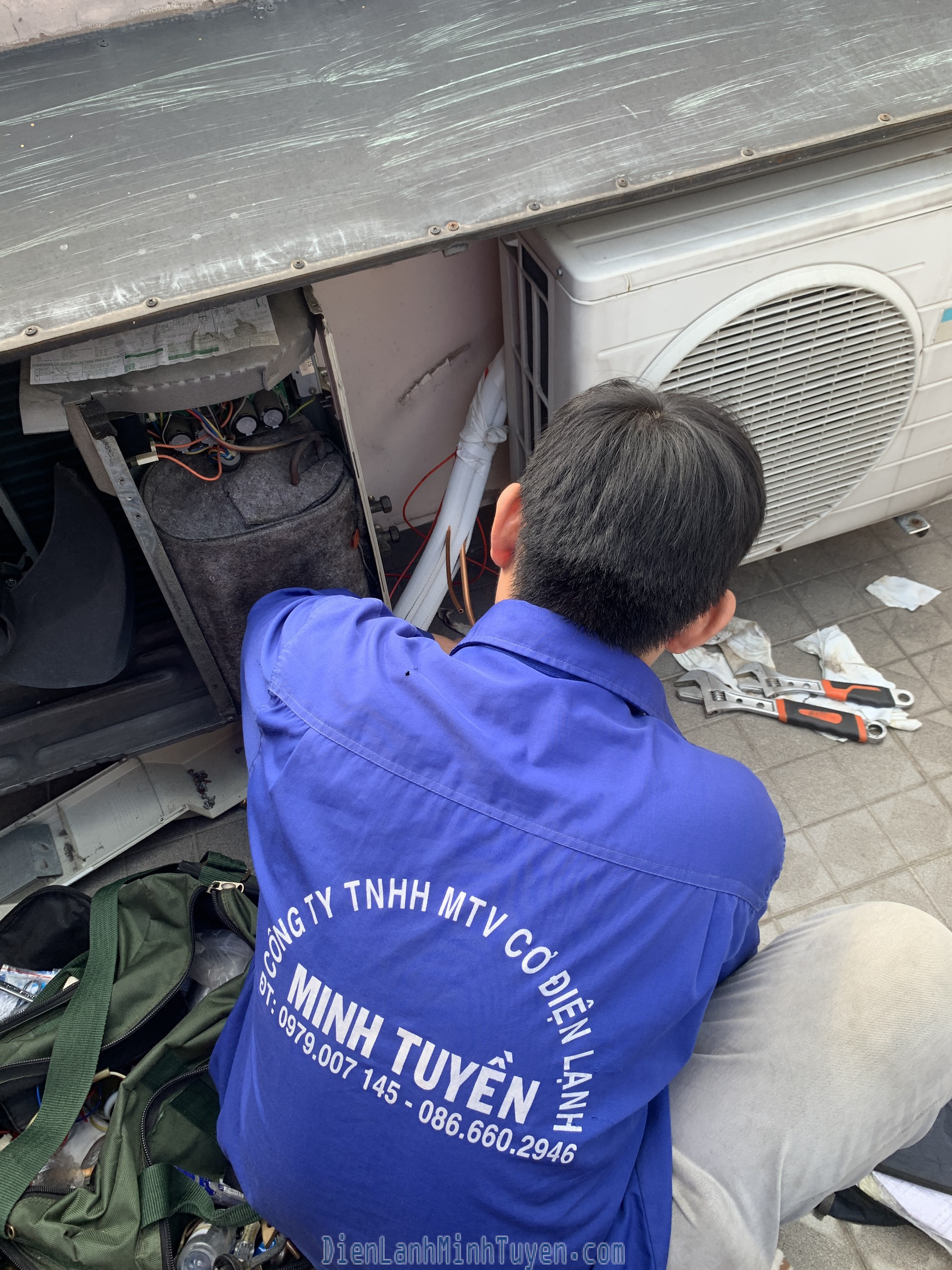 ve-sinh-may-lanh-quan-tan-phu