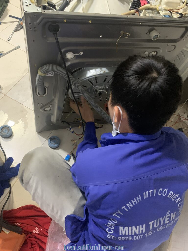 sua-may-giat-duong-cach-mang-thang-tam